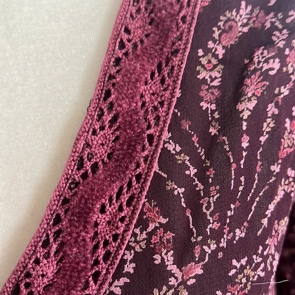 Boho Floral asymmetrical top Sz XS - Picture 3 of 7